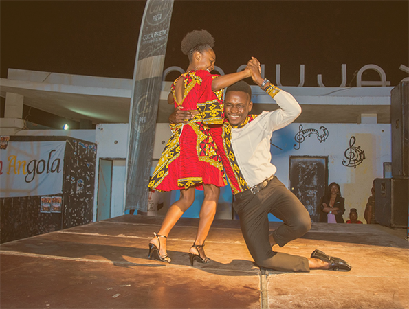 A young couple in the middle of an acrobatic Kizomba move.